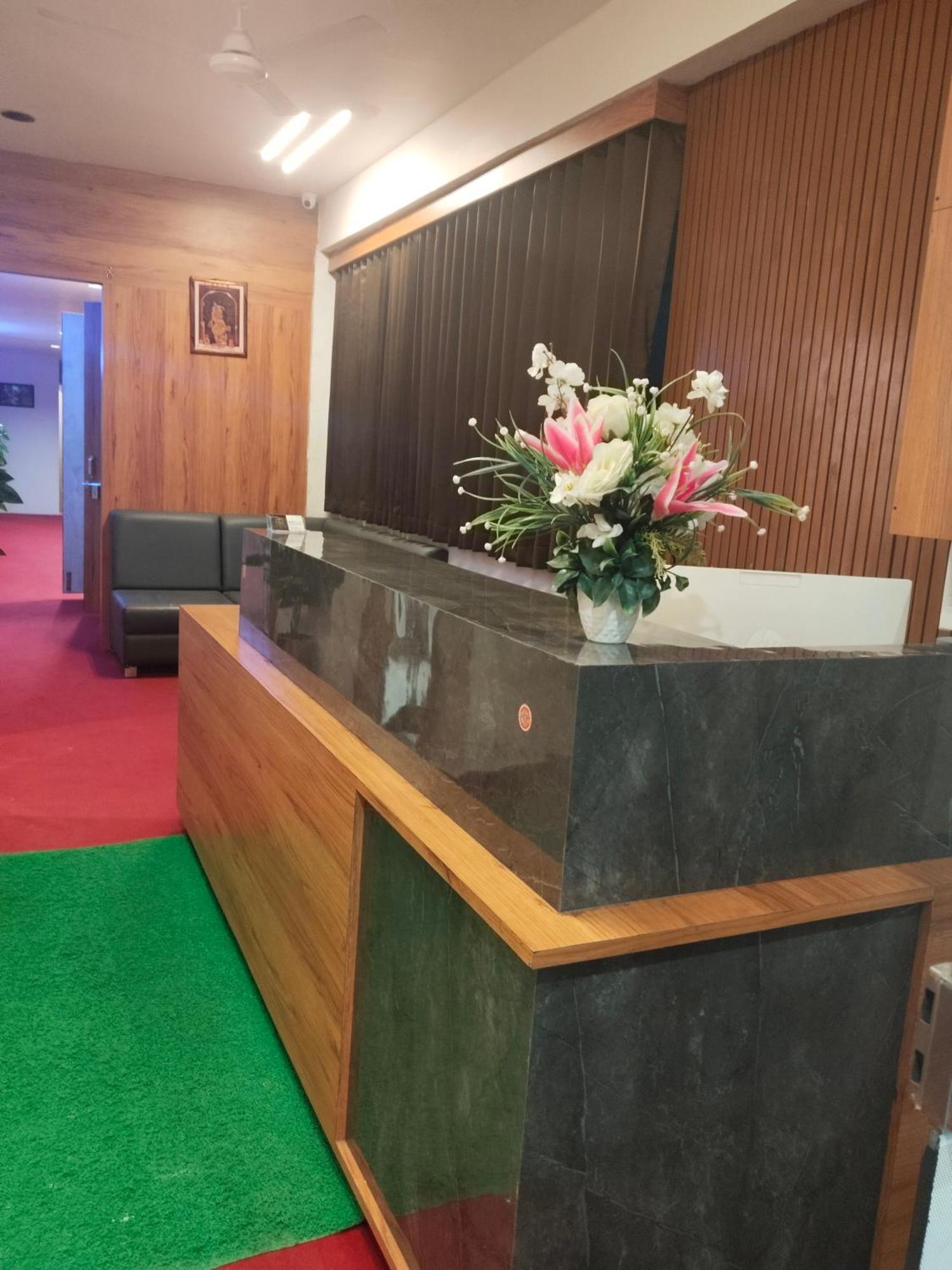 Hotel Royal Relax Gandhinagar Ngoại thất bức ảnh
