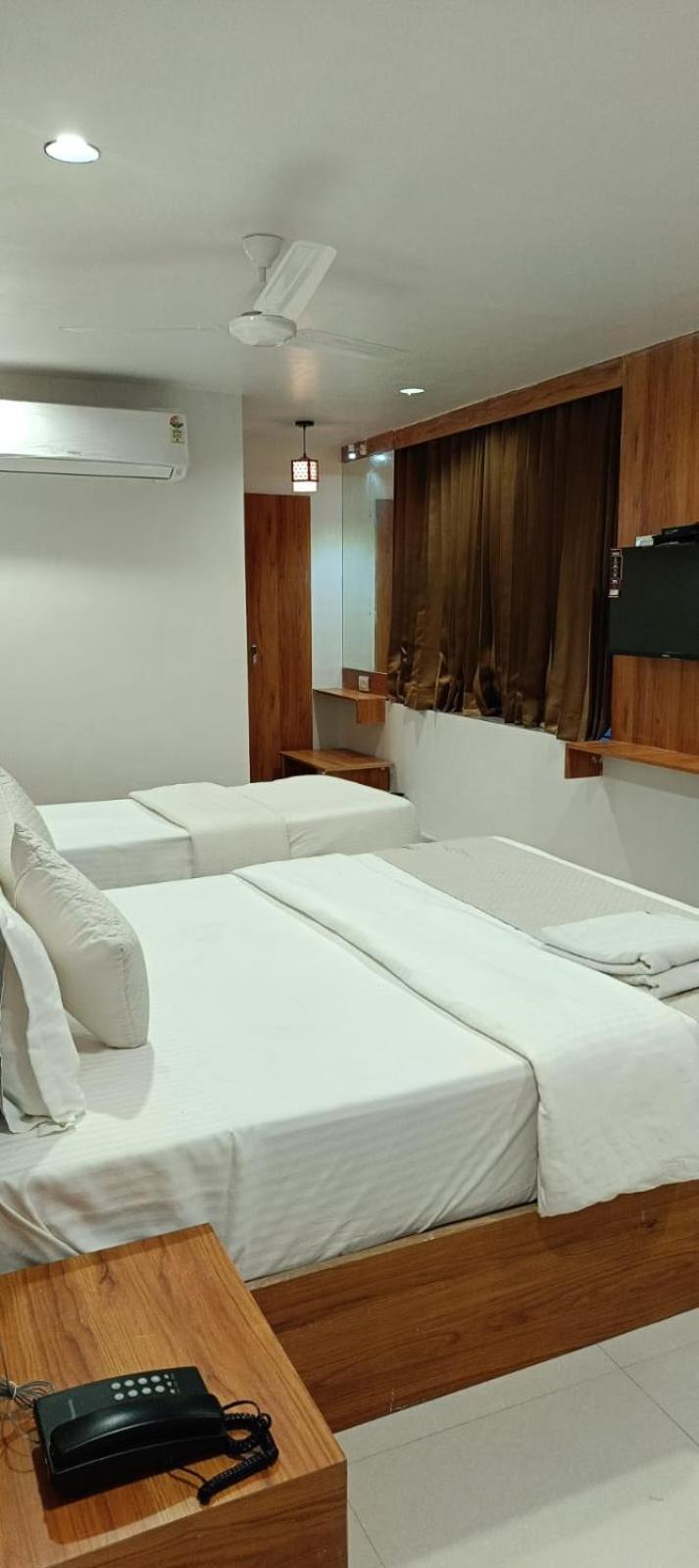 Hotel Royal Relax Gandhinagar Ngoại thất bức ảnh
